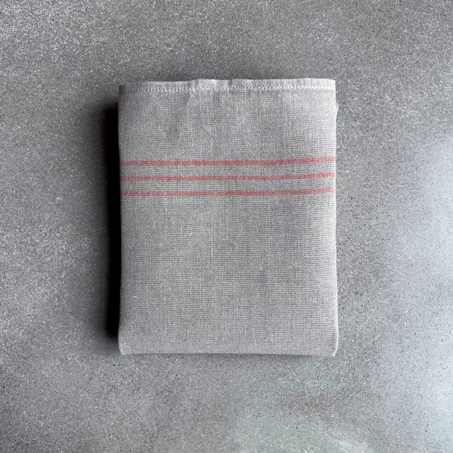 Sara Tea towel unbleached/brick red