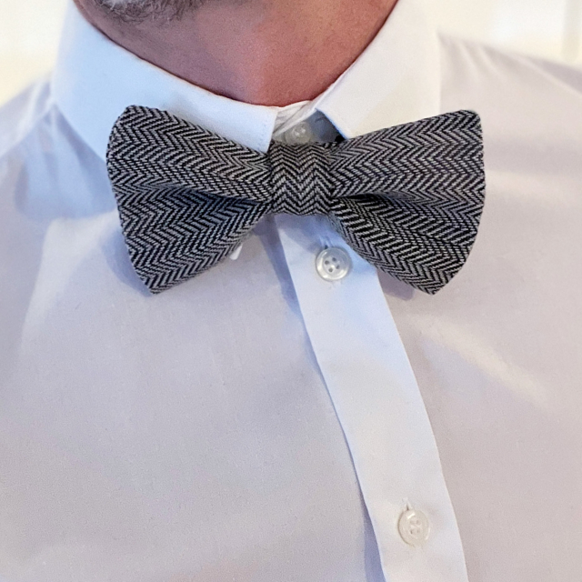 Linen bow tie black