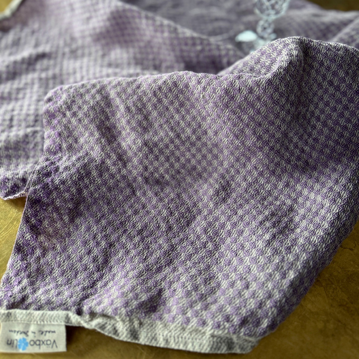 Bris Handduk lila i gruppen SORTIMENT / PRESENTER / Linnehandduk hos Växbo Lin (77-11)