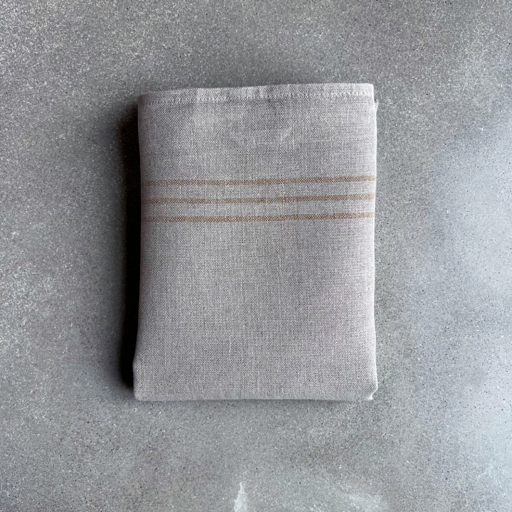 Sara Tea towel unbleached/umbra in the group PRODUCTS / GIFTS / at Växbo Lin (85-21)