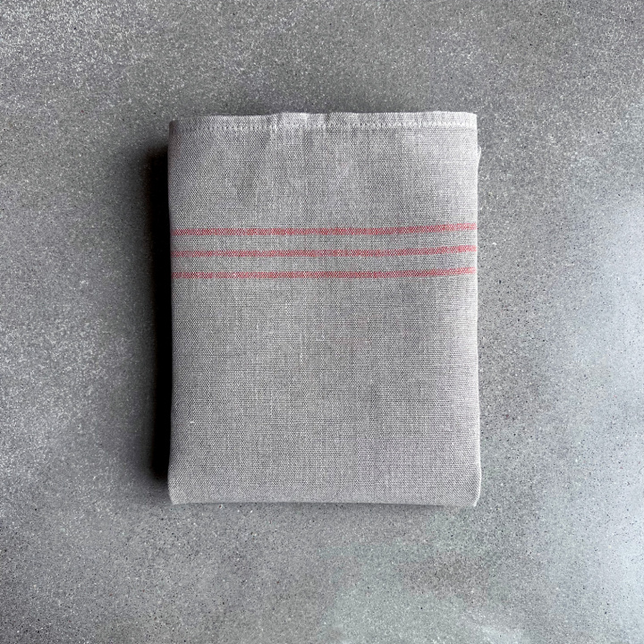 Sara Tea towel unbleached/brick red in the group PRODUCTS / GIFTS / at Växbo Lin (85-4)