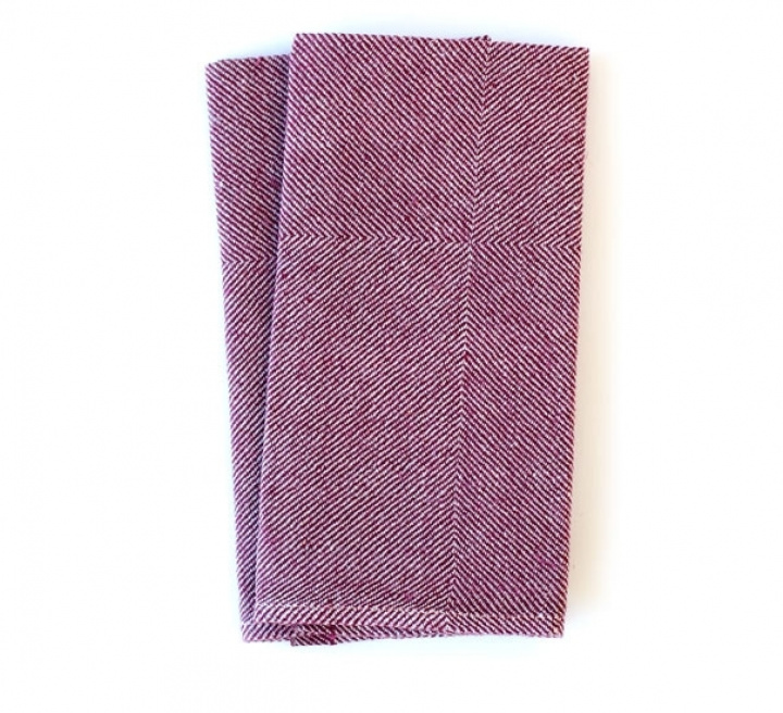 Napkin Kypert bordeaux (2 pcs) in the group PRODUCTS / THE SET TABLE / Napkins at Växbo Lin (96-9)