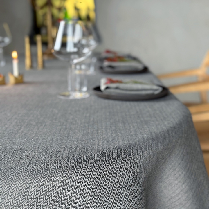 Unhemmed table cloth Rödven 160x250 in the group PRODUCTS / OTHERS / Offers at Växbo Lin (c19-11)