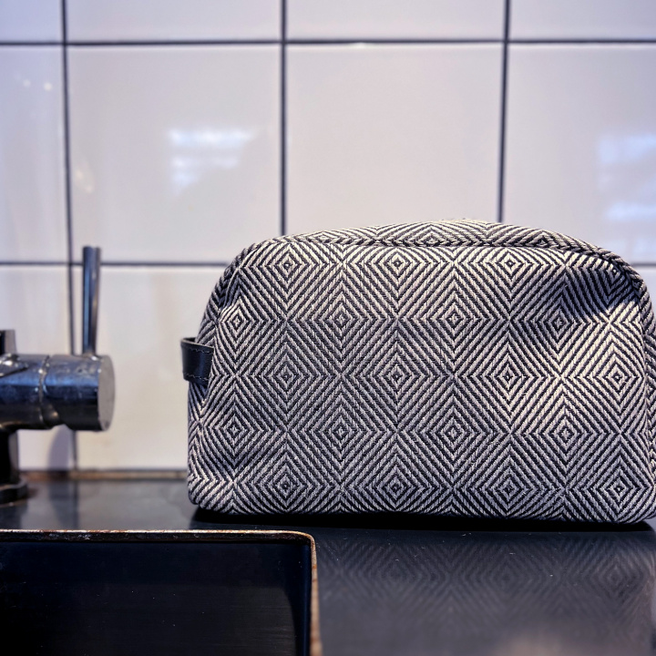 Makeup bag black with black leather in the group PRODUCTS / OTHERS / Linen clothing & accessories at Växbo Lin (i05-34-3-svart)