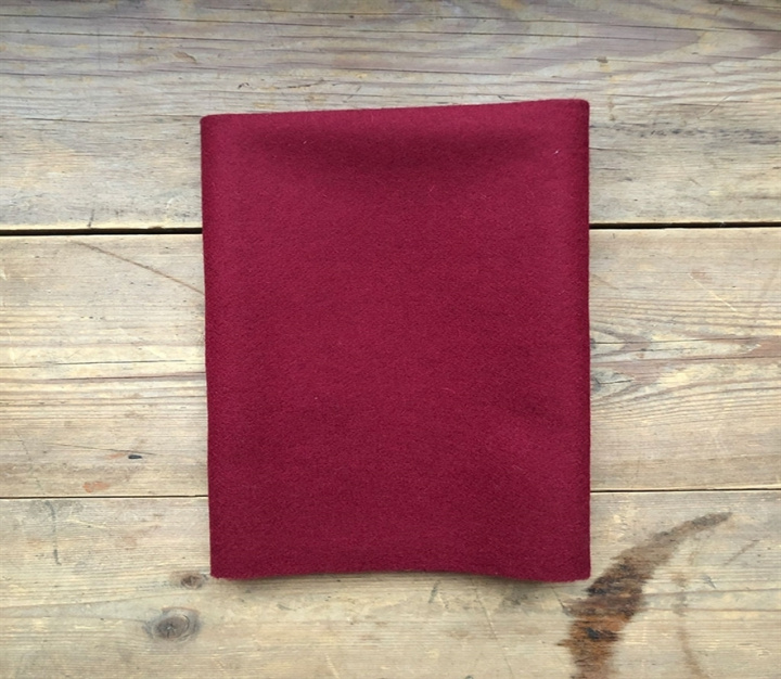 High quality woven woolen fabric maroon in the group PRODUCTS / DIY / DIY-materials at Växbo Lin (i100-14)