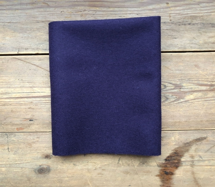 High quality woven woolen fabric dark lilac in the group PRODUCTS / DIY / DIY-materials at Växbo Lin (i100-18)