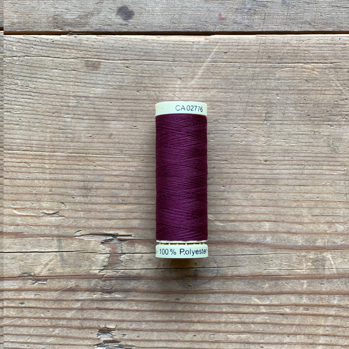 Sytråd polyester bordeaux i gruppen SORTIMENT / DIY / Tillbehör hos Växbo Lin (i135-108)